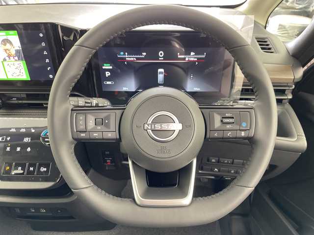 日産 セレナ e－4ORCE ハイウェイスターV 道央・札幌 2025(令7)年 0.1千km プリズムホワイト ・4WD/e-4ORCE　/・プロパイロット/・アドバンスドドライブアシストディスプレイ（12.3インチ）/・NissanConnectナビゲーションシステム（地デジ内蔵）/・インテリジェントアラウンドビューモニター/・HDMI・USB・Bluetooth/・アダプティブLEDヘッドライトシステム/・オートハイビーム/・インテリジェントルームミラー/・インターフェースディスプレイ/・両側パワースライドドア/・前席シートヒーター/・ステアリングヒーター/・ワイヤレス充電器/・ETC2.0（ビルトインタイプ）/・ドライブレコーダー（前後セット）/・後席専用フリップダウンモニター/・寒冷地仕様