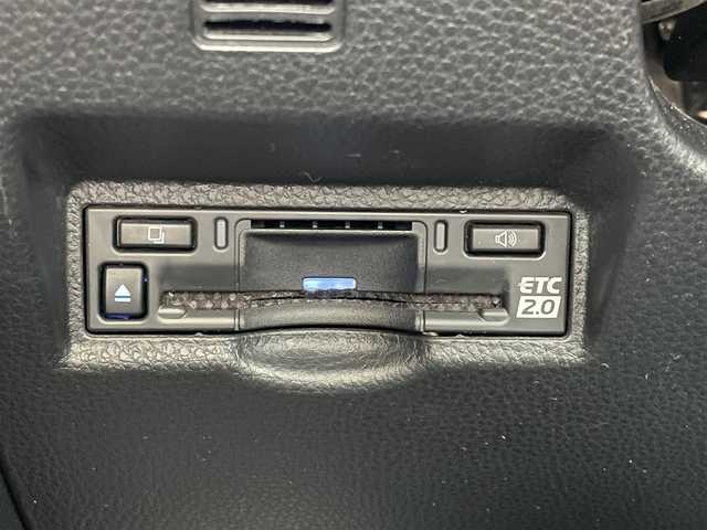 トヨタ ヴォクシー S－Z 福岡県 2022(令4)年 2.9万km アティチュードブラックマイカ 快適利便パッケージｈｉｇｈ　/１０．５インチディスプレイオーディオプラス　/１４型後席有機ＥＬディスプレイ　/パワーバックドア　/ユニバーサルステップ　/ハーフレザーシート　/後席オットマン　/両側パワースライドＤ/CD/DVD/ETC2.0/Bluetooth/フルセグTV/純正17インチアルミホイール/シートヒーター/レーダークルーズコントロール