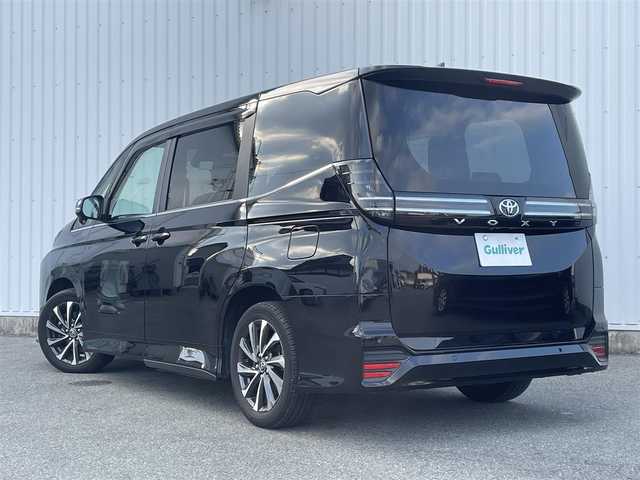 トヨタ ヴォクシー S－Z 福岡県 2022(令4)年 2.9万km アティチュードブラックマイカ 快適利便パッケージｈｉｇｈ　/１０．５インチディスプレイオーディオプラス　/１４型後席有機ＥＬディスプレイ　/パワーバックドア　/ユニバーサルステップ　/ハーフレザーシート　/後席オットマン　/両側パワースライドＤ/CD/DVD/ETC2.0/Bluetooth/フルセグTV/純正17インチアルミホイール/シートヒーター/レーダークルーズコントロール