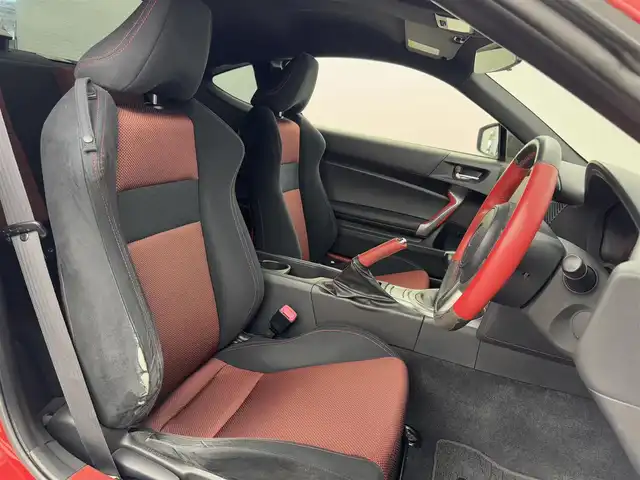 トヨタ ８６ GT 福岡県 2014(平26)年 7.2万km ライトニングレッド モデリスタエアロ　/社外ナビ（Ｂｌｕｅｔｏｏｔｈ，フルセグＴＶ）　/バックカメラ　/ＥＴＣ　/横滑り防止　/プッシュスタート　/スマートキー　/純正フロアマット　/オートライト　/社外１８インチアルミホイール　/６ＭＴ/GReddy車高調/TOM`ｓリアテールランプ