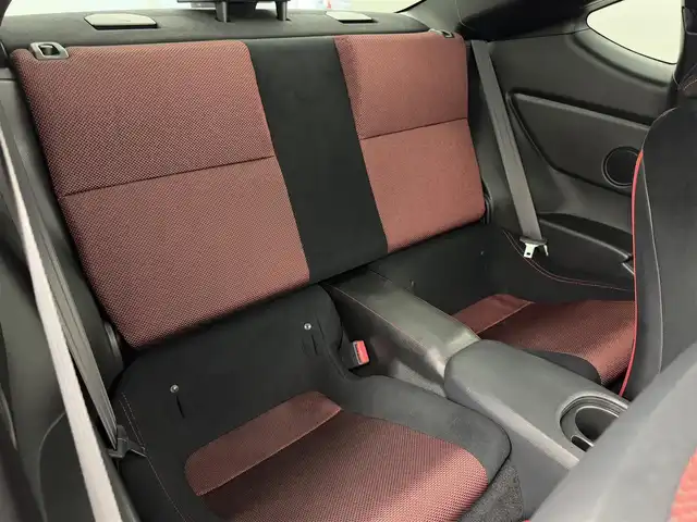 トヨタ ８６ GT 福岡県 2014(平26)年 7.2万km ライトニングレッド モデリスタエアロ　/社外ナビ（Ｂｌｕｅｔｏｏｔｈ，フルセグＴＶ）　/バックカメラ　/ＥＴＣ　/横滑り防止　/プッシュスタート　/スマートキー　/純正フロアマット　/オートライト　/社外１８インチアルミホイール　/６ＭＴ/GReddy車高調/TOM`ｓリアテールランプ