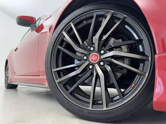 トヨタ ８６ GT 福岡県 2014(平26)年 7.2万km ライトニングレッド モデリスタエアロ　/社外ナビ（Ｂｌｕｅｔｏｏｔｈ，フルセグＴＶ）　/バックカメラ　/ＥＴＣ　/横滑り防止　/プッシュスタート　/スマートキー　/純正フロアマット　/オートライト　/社外１８インチアルミホイール　/６ＭＴ/GReddy車高調/TOM`ｓリアテールランプ
