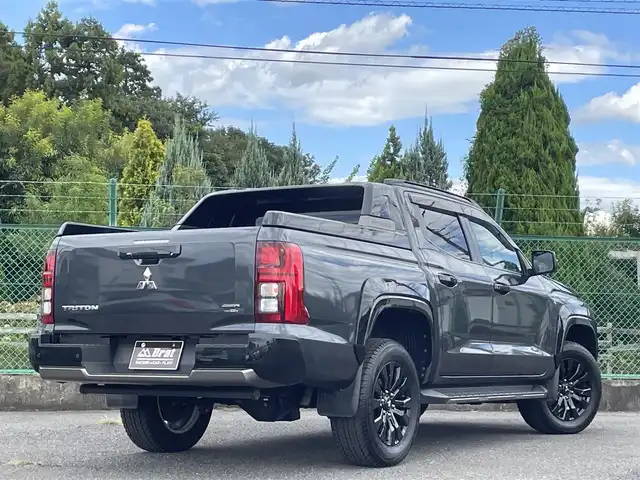 三菱 トライトン GSR 千葉県 2024(令6)年 0.3万km グレーＭ ・ワンオーナー/・純正9インチナビ/・全方位カメラ/・フルセグTV/・純正ベッドライナー/・ルーフレール /・黒革シート/・前席シートヒーター/・D席パワーシート/・ステアリングヒーター/・e-Assist/・レーダークルコン /・障害物センサー/・BSM/・アイドリングストップ/・ETC/・純正ドアバイザー/フロアマット