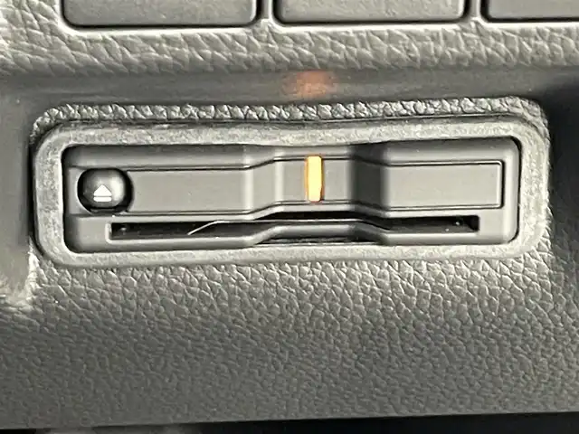 ホンダ ステップワゴン スパーダ eHEV 熊本県 2023(令5)年 0.9万km クリスタルブラックパール 純正8インチナビ/(Bluetooth/CD/DVD/USB/SD/フルセグTV)/ホンダセンシング/・衝突軽減ブレーキ（CMBS）/・誤発進抑制機能/・後方誤発進抑制機能/・近距離衝突軽減ブレーキ/・歩行者事故低減ステアリング/・路外逸脱抑制機能/・渋滞追従機能付アダプティブクルーズコントロール/・車線維持支援システム（LKAS）/・トラフィックジャムアシスト（渋滞運転支援機能）/・先行車発進お知らせ機能/・標識認識機能/・オートマチックハイビーム/・アダプティブドライビングビーム/バックカメラ/クリアランスソナー/ブラインドスポットインフォメーション/LEDヘッドライト/両側パワースライドドア/パワーバックドア/ハーフレザーシート/D/Nシートヒーター/二列目オットマン/電動パーキングブレーキ/オートブレーキホールド/パドルシフト/純正フロアマット/ドアバイザー/プッシュスタート/スマートキー/ステアリングリモコン