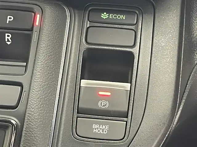 ホンダ ステップワゴン スパーダ eHEV 熊本県 2023(令5)年 0.9万km クリスタルブラックパール 純正8インチナビ/(Bluetooth/CD/DVD/USB/SD/フルセグTV)/ホンダセンシング/・衝突軽減ブレーキ（CMBS）/・誤発進抑制機能/・後方誤発進抑制機能/・近距離衝突軽減ブレーキ/・歩行者事故低減ステアリング/・路外逸脱抑制機能/・渋滞追従機能付アダプティブクルーズコントロール/・車線維持支援システム（LKAS）/・トラフィックジャムアシスト（渋滞運転支援機能）/・先行車発進お知らせ機能/・標識認識機能/・オートマチックハイビーム/・アダプティブドライビングビーム/バックカメラ/クリアランスソナー/ブラインドスポットインフォメーション/LEDヘッドライト/両側パワースライドドア/パワーバックドア/ハーフレザーシート/D/Nシートヒーター/二列目オットマン/電動パーキングブレーキ/オートブレーキホールド/パドルシフト/純正フロアマット/ドアバイザー/プッシュスタート/スマートキー/ステアリングリモコン