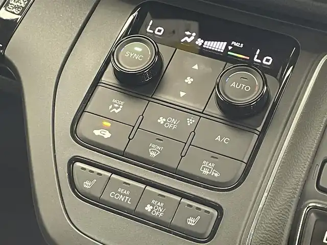 ホンダ ステップワゴン スパーダ eHEV 熊本県 2023(令5)年 0.9万km クリスタルブラックパール 純正8インチナビ/(Bluetooth/CD/DVD/USB/SD/フルセグTV)/ホンダセンシング/・衝突軽減ブレーキ（CMBS）/・誤発進抑制機能/・後方誤発進抑制機能/・近距離衝突軽減ブレーキ/・歩行者事故低減ステアリング/・路外逸脱抑制機能/・渋滞追従機能付アダプティブクルーズコントロール/・車線維持支援システム（LKAS）/・トラフィックジャムアシスト（渋滞運転支援機能）/・先行車発進お知らせ機能/・標識認識機能/・オートマチックハイビーム/・アダプティブドライビングビーム/バックカメラ/クリアランスソナー/ブラインドスポットインフォメーション/LEDヘッドライト/両側パワースライドドア/パワーバックドア/ハーフレザーシート/D/Nシートヒーター/二列目オットマン/電動パーキングブレーキ/オートブレーキホールド/パドルシフト/純正フロアマット/ドアバイザー/プッシュスタート/スマートキー/ステアリングリモコン