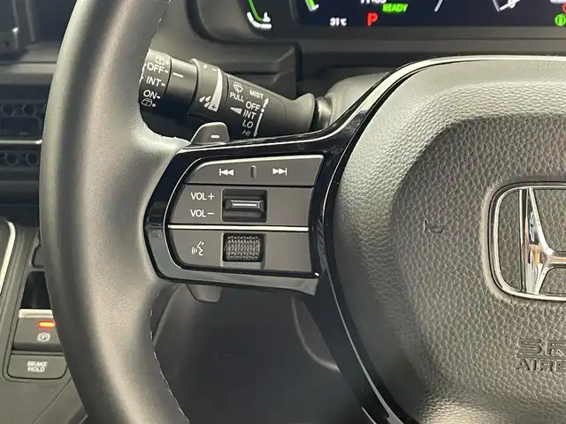 ホンダ ステップワゴン スパーダ eHEV 熊本県 2023(令5)年 0.9万km クリスタルブラックパール 純正8インチナビ/(Bluetooth/CD/DVD/USB/SD/フルセグTV)/ホンダセンシング/・衝突軽減ブレーキ（CMBS）/・誤発進抑制機能/・後方誤発進抑制機能/・近距離衝突軽減ブレーキ/・歩行者事故低減ステアリング/・路外逸脱抑制機能/・渋滞追従機能付アダプティブクルーズコントロール/・車線維持支援システム（LKAS）/・トラフィックジャムアシスト（渋滞運転支援機能）/・先行車発進お知らせ機能/・標識認識機能/・オートマチックハイビーム/・アダプティブドライビングビーム/バックカメラ/クリアランスソナー/ブラインドスポットインフォメーション/LEDヘッドライト/両側パワースライドドア/パワーバックドア/ハーフレザーシート/D/Nシートヒーター/二列目オットマン/電動パーキングブレーキ/オートブレーキホールド/パドルシフト/純正フロアマット/ドアバイザー/プッシュスタート/スマートキー/ステアリングリモコン