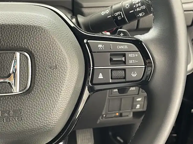 ホンダ ステップワゴン スパーダ eHEV 熊本県 2023(令5)年 0.9万km クリスタルブラックパール 純正8インチナビ/(Bluetooth/CD/DVD/USB/SD/フルセグTV)/ホンダセンシング/・衝突軽減ブレーキ（CMBS）/・誤発進抑制機能/・後方誤発進抑制機能/・近距離衝突軽減ブレーキ/・歩行者事故低減ステアリング/・路外逸脱抑制機能/・渋滞追従機能付アダプティブクルーズコントロール/・車線維持支援システム（LKAS）/・トラフィックジャムアシスト（渋滞運転支援機能）/・先行車発進お知らせ機能/・標識認識機能/・オートマチックハイビーム/・アダプティブドライビングビーム/バックカメラ/クリアランスソナー/ブラインドスポットインフォメーション/LEDヘッドライト/両側パワースライドドア/パワーバックドア/ハーフレザーシート/D/Nシートヒーター/二列目オットマン/電動パーキングブレーキ/オートブレーキホールド/パドルシフト/純正フロアマット/ドアバイザー/プッシュスタート/スマートキー/ステアリングリモコン