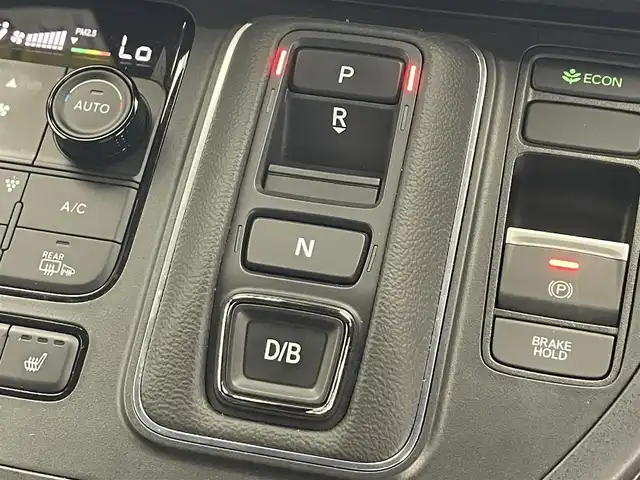 ホンダ ステップワゴン スパーダ eHEV 熊本県 2023(令5)年 0.9万km クリスタルブラックパール 純正8インチナビ/(Bluetooth/CD/DVD/USB/SD/フルセグTV)/ホンダセンシング/・衝突軽減ブレーキ（CMBS）/・誤発進抑制機能/・後方誤発進抑制機能/・近距離衝突軽減ブレーキ/・歩行者事故低減ステアリング/・路外逸脱抑制機能/・渋滞追従機能付アダプティブクルーズコントロール/・車線維持支援システム（LKAS）/・トラフィックジャムアシスト（渋滞運転支援機能）/・先行車発進お知らせ機能/・標識認識機能/・オートマチックハイビーム/・アダプティブドライビングビーム/バックカメラ/クリアランスソナー/ブラインドスポットインフォメーション/LEDヘッドライト/両側パワースライドドア/パワーバックドア/ハーフレザーシート/D/Nシートヒーター/二列目オットマン/電動パーキングブレーキ/オートブレーキホールド/パドルシフト/純正フロアマット/ドアバイザー/プッシュスタート/スマートキー/ステアリングリモコン