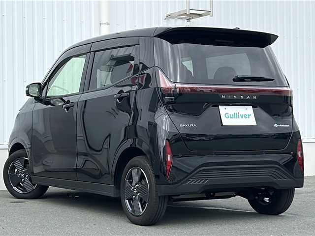 日産 サクラ X 三重県 2023(令5)年 1.2万km ブラック 純正ディスプレイオーディオ /全周囲カメラ /スペアキー /360°セーフティアシスト /レーンディパーチャーウォーニング /USB給電ポート/純正フロアマット /LEDヘッドライト /オートライト /電動格納ミラー /禁煙車