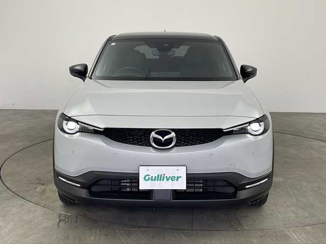 マツダ ＭＸ－３０ロータリーＥＶ ナチュラルモノトーン 兵庫県 2023(令5)年 0.6万km セラミックメタリック ・純正10.25インチセンターディスプレイ/ナビ/TV/USB/Bluetooth/スマホ連携/・360°ビューモニター/・BOSEサウンドシステム/・AC100V電源/・アクティブドライビングディスプレイ/・スマートブレーキサポート/・誤発進抑制制御/・レーンキープアシスト/・レーダークルーズコントロール/・ブラインドスポットモニタリング/・後側方接近車両検知/・ハイビームコントロールシステム/・車線逸脱警報システム/・ドライバーアテンションアラート/・ＬＥＤヘッドライト/・オートライト/・ハーフレザー/・シートヒーター/・運転席パワーシート/・ステアリングヒーター/・パドルシフト/・ステアリングスイッチ/・純正18インチアルミホイール/・アドバンストキー/・プッシュスタート