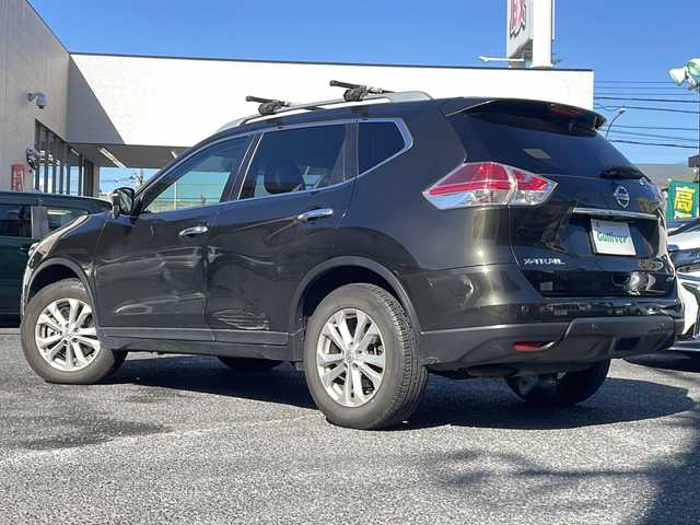 日産 エクストレイル 20X エマージェンシーブレーキ 大阪府 2015(平27)年 9.8万km チタニウムカーキ エマージェンシーブレーキ/純正ナビ/フルセグTV/純正フリップダウンモニター/純正１７インチAW/LEDヘッドライト/フォグランプ/カプロンシート/前席シートヒーター/ルーフキャリア/ウインカーミラー/コーナーセンサー/純正マット/保証書/取扱説明書/スペアキー1本