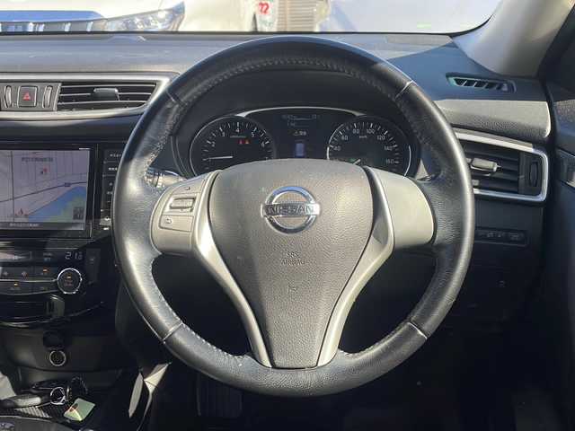 日産 エクストレイル 20X エマージェンシーブレーキ 大阪府 2015(平27)年 9.8万km チタニウムカーキ エマージェンシーブレーキ/純正ナビ/フルセグTV/純正フリップダウンモニター/純正１７インチAW/LEDヘッドライト/フォグランプ/カプロンシート/前席シートヒーター/ルーフキャリア/ウインカーミラー/コーナーセンサー/純正マット/保証書/取扱説明書/スペアキー1本