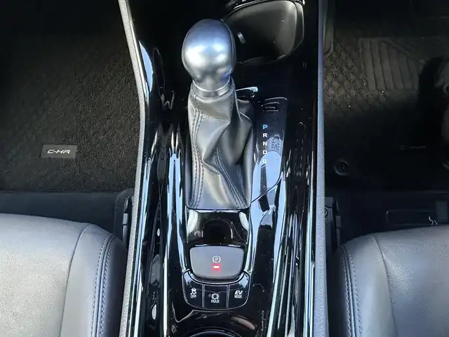トヨタ Ｃ－ＨＲ G 群馬県 2020(令2)年 4.4万km ブラック/ホワイトパールクリスタルシャイン 2トーン モデリスタエアロ/純正ディスプレイオーディオ/　(AM/FM/TV/BT/USB)/バックカメラ/トヨタセーフティーセンス/プリクラッシュセーフティー/レーンキープアシスト/ブラインドスポットモニター/センタートレース制御機能/ふらつき検知機能/標識認識機能/AUTOハイビーム/ETC2.0/純正フロアマット/純正ドアバイザー/前席シートヒーター/ステアリングリモコン/LEDヘッドライト/LEDフォグライト/足元イルミネーションランプ/取扱説明書/保証書/エンジンスターター