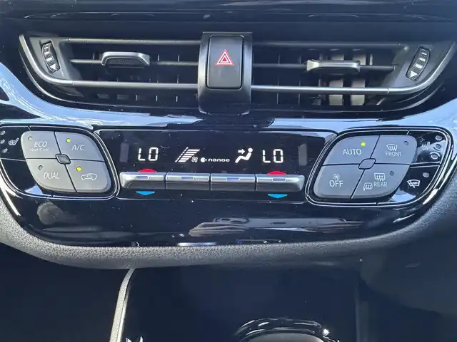 トヨタ Ｃ－ＨＲ G 群馬県 2020(令2)年 4.4万km ブラック/ホワイトパールクリスタルシャイン 2トーン モデリスタエアロ/純正ディスプレイオーディオ/　(AM/FM/TV/BT/USB)/バックカメラ/トヨタセーフティーセンス/プリクラッシュセーフティー/レーンキープアシスト/ブラインドスポットモニター/センタートレース制御機能/ふらつき検知機能/標識認識機能/AUTOハイビーム/ETC2.0/純正フロアマット/純正ドアバイザー/前席シートヒーター/ステアリングリモコン/LEDヘッドライト/LEDフォグライト/足元イルミネーションランプ/取扱説明書/保証書/エンジンスターター