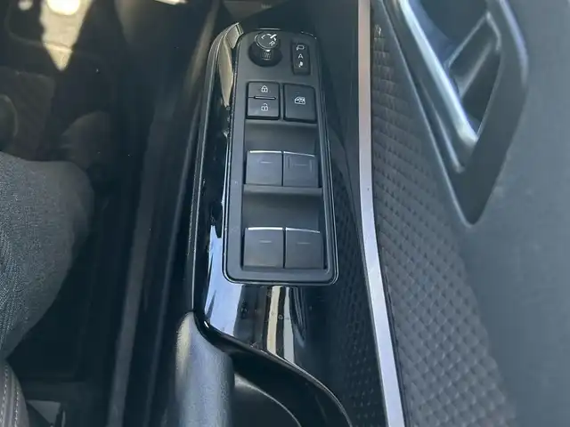 トヨタ Ｃ－ＨＲ G 群馬県 2020(令2)年 4.4万km ブラック/ホワイトパールクリスタルシャイン 2トーン モデリスタエアロ/純正ディスプレイオーディオ/　(AM/FM/TV/BT/USB)/バックカメラ/トヨタセーフティーセンス/プリクラッシュセーフティー/レーンキープアシスト/ブラインドスポットモニター/センタートレース制御機能/ふらつき検知機能/標識認識機能/AUTOハイビーム/ETC2.0/純正フロアマット/純正ドアバイザー/前席シートヒーター/ステアリングリモコン/LEDヘッドライト/LEDフォグライト/足元イルミネーションランプ/取扱説明書/保証書/エンジンスターター