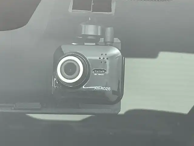 トヨタ ヤリス ハイブリッド G 道央・札幌 2020(令2)年 3.9万km ブラック/アイスピンクメタリック ・ワンオーナー/・４WD/・寒冷地仕様/・純正ディスプレイオーディオ（コネクティッドナビ）/　Miracast/Bluetooth/USB/・バックカメラ/・ビルトインETC/・AC100V/1500W/・トヨタセーフティセンス/　LTA/PCS/PKSB/RSA/　先行車発進告知/後退速度抑制/　クリアランスソナー/・レーダークルーズコントロール/・横滑り防止装置/・EVモード/DRIVEモード/・SOSコール/・オートマチックハイビーム/・オートライト/・LEDヘッドライト/・ヘッドランプレベライザー/・ミラーウィンカー/・オートリトラクタブルミラー/・ミラーヒーター/・純正フロアマット/・プッシュスタート/・スマートキー/・スペアキー/・取/保/・AW付夏タイヤ積込