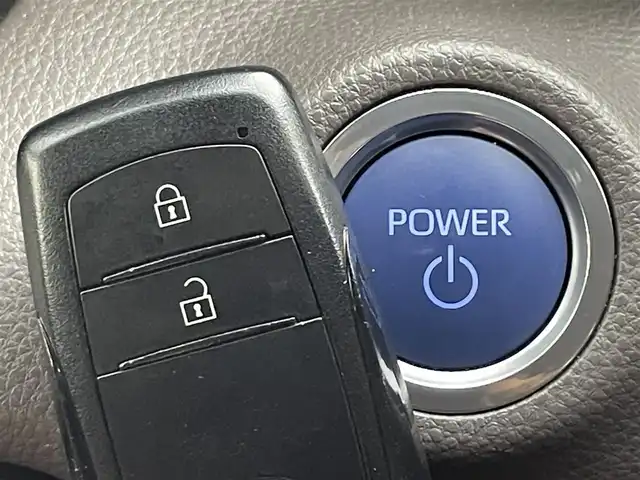 トヨタ ヤリス ハイブリッド G 道央・札幌 2020(令2)年 3.9万km ブラック/アイスピンクメタリック ・ワンオーナー/・４WD/・寒冷地仕様/・純正ディスプレイオーディオ（コネクティッドナビ）/　Miracast/Bluetooth/USB/・バックカメラ/・ビルトインETC/・AC100V/1500W/・トヨタセーフティセンス/　LTA/PCS/PKSB/RSA/　先行車発進告知/後退速度抑制/　クリアランスソナー/・レーダークルーズコントロール/・横滑り防止装置/・EVモード/DRIVEモード/・SOSコール/・オートマチックハイビーム/・オートライト/・LEDヘッドライト/・ヘッドランプレベライザー/・ミラーウィンカー/・オートリトラクタブルミラー/・ミラーヒーター/・純正フロアマット/・プッシュスタート/・スマートキー/・スペアキー/・取/保/・AW付夏タイヤ積込