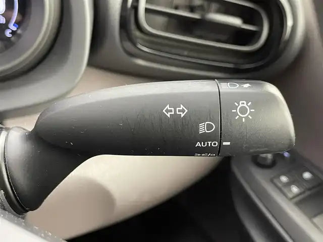 トヨタ ヤリス ハイブリッド G 道央・札幌 2020(令2)年 3.9万km ブラック/アイスピンクメタリック ・ワンオーナー/・４WD/・寒冷地仕様/・純正ディスプレイオーディオ（コネクティッドナビ）/　Miracast/Bluetooth/USB/・バックカメラ/・ビルトインETC/・AC100V/1500W/・トヨタセーフティセンス/　LTA/PCS/PKSB/RSA/　先行車発進告知/後退速度抑制/　クリアランスソナー/・レーダークルーズコントロール/・横滑り防止装置/・EVモード/DRIVEモード/・SOSコール/・オートマチックハイビーム/・オートライト/・LEDヘッドライト/・ヘッドランプレベライザー/・ミラーウィンカー/・オートリトラクタブルミラー/・ミラーヒーター/・純正フロアマット/・プッシュスタート/・スマートキー/・スペアキー/・取/保/・AW付夏タイヤ積込