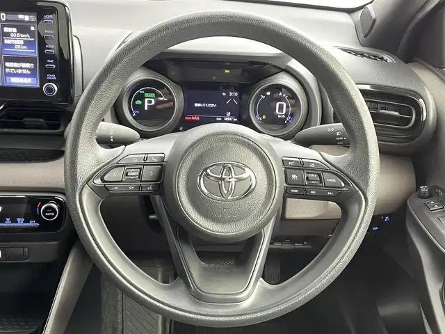 トヨタ ヤリス ハイブリッド G 道央・札幌 2020(令2)年 3.9万km ブラック/アイスピンクメタリック ・ワンオーナー/・４WD/・寒冷地仕様/・純正ディスプレイオーディオ（コネクティッドナビ）/　Miracast/Bluetooth/USB/・バックカメラ/・ビルトインETC/・AC100V/1500W/・トヨタセーフティセンス/　LTA/PCS/PKSB/RSA/　先行車発進告知/後退速度抑制/　クリアランスソナー/・レーダークルーズコントロール/・横滑り防止装置/・EVモード/DRIVEモード/・SOSコール/・オートマチックハイビーム/・オートライト/・LEDヘッドライト/・ヘッドランプレベライザー/・ミラーウィンカー/・オートリトラクタブルミラー/・ミラーヒーター/・純正フロアマット/・プッシュスタート/・スマートキー/・スペアキー/・取/保/・AW付夏タイヤ積込