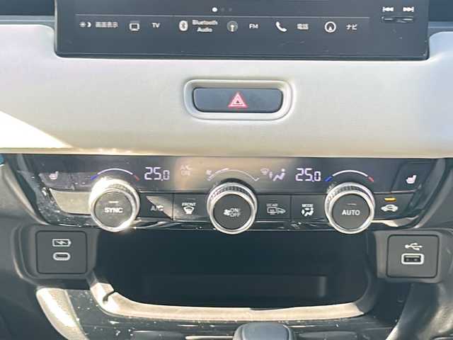 ホンダ ヴェゼル ハイブリッド e:HEV Z PLaYパッケージ 京都府 2024(令6)年 2.4万km クリスタルブラックパール 純正９型インチナビ　/ホンダセンシング　/全方位カメラ　/ガラスルーフ　/クリアランスソナー　/ＥＴＣ２．０　/４ＷＤ　/ブラインドスポットモニター　/禁煙車　/電動ドアリアゲート　/ＬＥＤヘッドライト　/パドルシフト