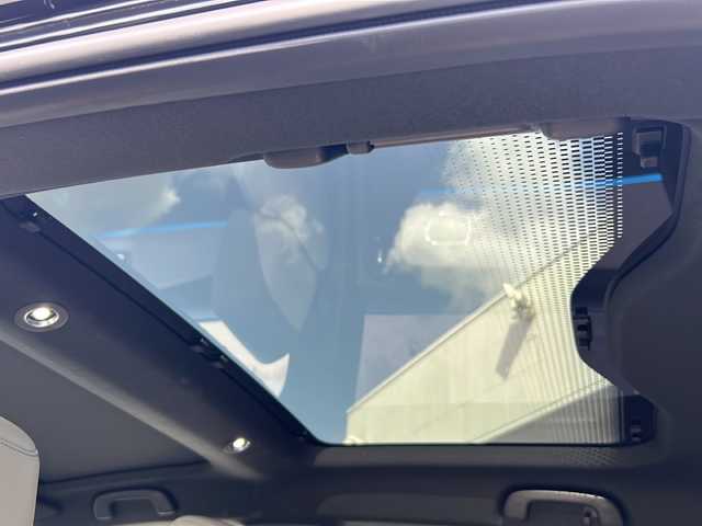 ホンダ ヴェゼル ハイブリッド e:HEV Z PLaYパッケージ 京都府 2024(令6)年 2.4万km クリスタルブラックパール 純正９型インチナビ　/ホンダセンシング　/全方位カメラ　/ガラスルーフ　/クリアランスソナー　/ＥＴＣ２．０　/４ＷＤ　/ブラインドスポットモニター　/禁煙車　/電動ドアリアゲート　/ＬＥＤヘッドライト　/パドルシフト