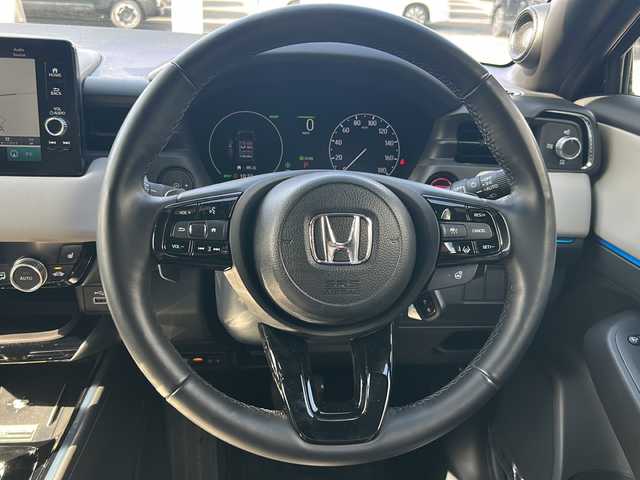 ホンダ ヴェゼル ハイブリッド e:HEV Z PLaYパッケージ 京都府 2024(令6)年 2.4万km クリスタルブラックパール 純正９型インチナビ　/ホンダセンシング　/全方位カメラ　/ガラスルーフ　/クリアランスソナー　/ＥＴＣ２．０　/４ＷＤ　/ブラインドスポットモニター　/禁煙車　/電動ドアリアゲート　/ＬＥＤヘッドライト　/パドルシフト