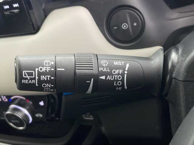 ホンダ ヴェゼル ハイブリッド e:HEV Z PLaYパッケージ 秋田県 2024(令6)年 2.4万km クリスタルブラックパール 4WD/ガラスルーフ/ホンダセンシング/純正メモリナビ/Bluetooth/アラウンドビューモニター　/クリアランスソナー/ブラインドスポットモニター/パワーバックドア/LEDオートライト/革巻きステアリング/ステアリングスイッチ/ダウンヒルアシスト/スマートキー/ETC2.0