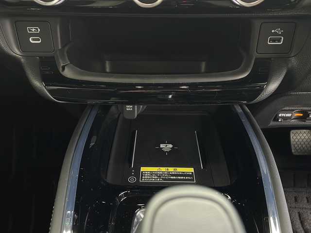 ホンダ ヴェゼル ハイブリッド e:HEV Z PLaYパッケージ 秋田県 2024(令6)年 2.4万km クリスタルブラックパール 4WD/ガラスルーフ/ホンダセンシング/純正メモリナビ/Bluetooth/アラウンドビューモニター　/クリアランスソナー/ブラインドスポットモニター/パワーバックドア/LEDオートライト/革巻きステアリング/ステアリングスイッチ/ダウンヒルアシスト/スマートキー/ETC2.0