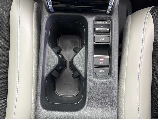 ホンダ ヴェゼル ハイブリッド e:HEV Z PLaYパッケージ 秋田県 2024(令6)年 2.4万km クリスタルブラックパール 4WD/ガラスルーフ/ホンダセンシング/純正メモリナビ/Bluetooth/アラウンドビューモニター　/クリアランスソナー/ブラインドスポットモニター/パワーバックドア/LEDオートライト/革巻きステアリング/ステアリングスイッチ/ダウンヒルアシスト/スマートキー/ETC2.0