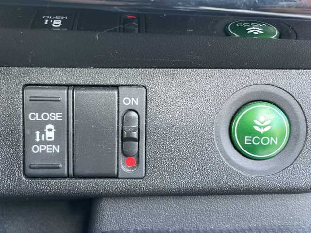 ホンダ ステップワゴン スパーダ アドバンスパッケージ α 神奈川県 2016(平28)年 6.7万km ホワイトオーキッドパール 純正ナビ　/バックカメラ　/Ｂｌｕｅｔｏｏｔｈ　/CD/DVD/リアモニター　/ＥＴＣ　/ワクワクゲート　/片側パワースライドドア　/クルコン　/サイドアンダーミラー　/純正フロアマット　/オートライト　/ＬＥＤヘッドライト