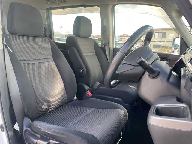 ホンダ ステップワゴン スパーダ アドバンスパッケージ α 神奈川県 2016(平28)年 6.7万km ホワイトオーキッドパール 純正ナビ　/バックカメラ　/Ｂｌｕｅｔｏｏｔｈ　/CD/DVD/リアモニター　/ＥＴＣ　/ワクワクゲート　/片側パワースライドドア　/クルコン　/サイドアンダーミラー　/純正フロアマット　/オートライト　/ＬＥＤヘッドライト