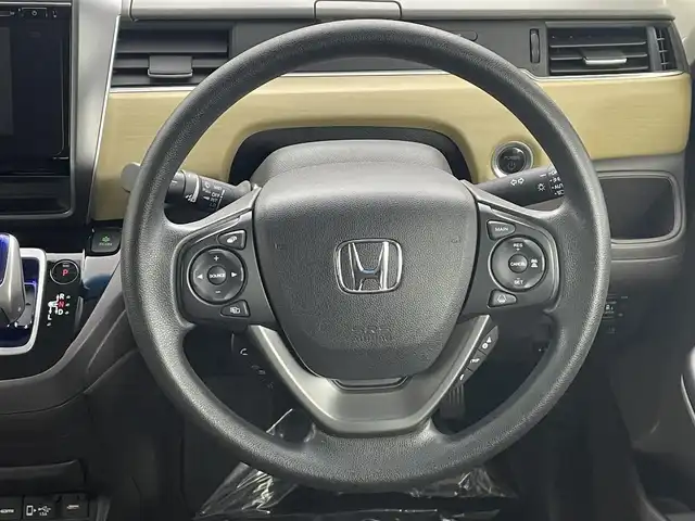 ホンダ フリード ハイブリット G ホンダセンシング 埼玉県 2017(平29)年 3.4万km プレミアムディープロッソパール 禁煙　純正ナビ　Ｂカメラ　両衝　衝突軽減　ＥＴＣ　レーダークルーズコントロール　レーンキープアシスト　純正ＬＥＤヘッドライト　ガラスヒーター　Ｂｌｕｅｔｏｏｔｈ　純正フロアマット　スマートキー