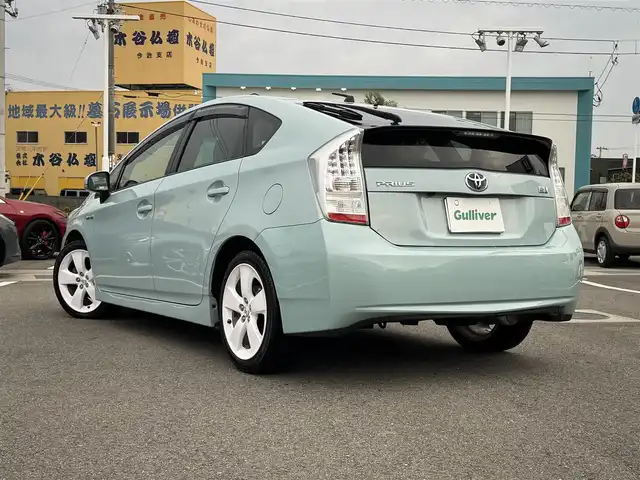 トヨタ プリウス S ツーリングセレクション 愛媛県 2011(平23)年 5.8万km アクアマイカメタリック 登録時走行距離：58069km/ディーラーOP純正ナビ/CD/DVD/BT/フルセグTV/ビルトインETC/バックカメラ/LEDヘッドライト/オートライト/フォグランプ/エンジンスタートボタン/スマートキー/ホワイトペイントアルミホイール/純正フロアマット/AAC