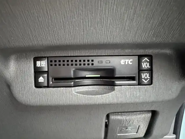 トヨタ プリウス S ツーリングセレクション 愛媛県 2011(平23)年 5.8万km アクアマイカメタリック 登録時走行距離：58069km/ディーラーOP純正ナビ/CD/DVD/BT/フルセグTV/ビルトインETC/バックカメラ/LEDヘッドライト/オートライト/フォグランプ/エンジンスタートボタン/スマートキー/ホワイトペイントアルミホイール/純正フロアマット/AAC