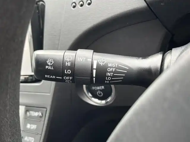 トヨタ プリウス S ツーリングセレクション 愛媛県 2011(平23)年 5.8万km アクアマイカメタリック 登録時走行距離：58069km/ディーラーOP純正ナビ/CD/DVD/BT/フルセグTV/ビルトインETC/バックカメラ/LEDヘッドライト/オートライト/フォグランプ/エンジンスタートボタン/スマートキー/ホワイトペイントアルミホイール/純正フロアマット/AAC