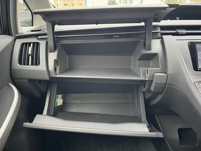 トヨタ プリウス S ツーリングセレクション 愛媛県 2011(平23)年 5.8万km アクアマイカメタリック 登録時走行距離：58069km/ディーラーOP純正ナビ/CD/DVD/BT/フルセグTV/ビルトインETC/バックカメラ/LEDヘッドライト/オートライト/フォグランプ/エンジンスタートボタン/スマートキー/ホワイトペイントアルミホイール/純正フロアマット/AAC