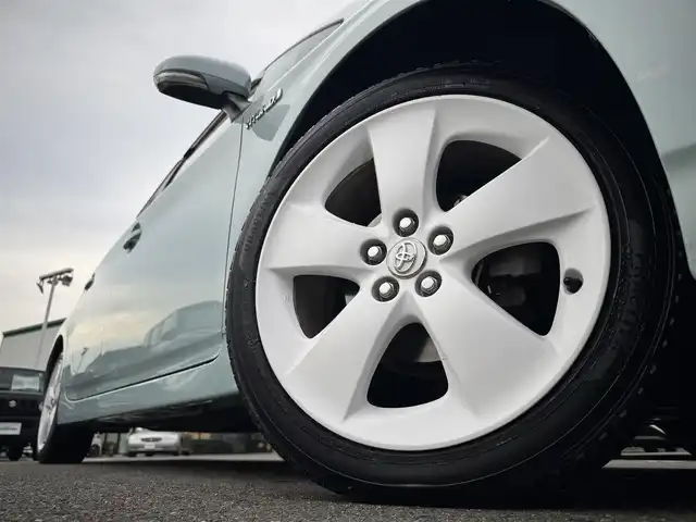 トヨタ プリウス S ツーリングセレクション 愛媛県 2011(平23)年 5.8万km アクアマイカメタリック 登録時走行距離：58069km/ディーラーOP純正ナビ/CD/DVD/BT/フルセグTV/ビルトインETC/バックカメラ/LEDヘッドライト/オートライト/フォグランプ/エンジンスタートボタン/スマートキー/ホワイトペイントアルミホイール/純正フロアマット/AAC