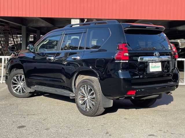 トヨタ ランドクルーザー プラド TX Lパッケージ 神奈川県 2020(令2)年 4.6万km ブラック ワンオーナー		/モデリスタフロントスポイラー/純正SDナビ【NSZT-W68T】/・DTV/SD/CD/DVD/SDREC/BT			/バックカメラ/クリアランスソナー/電動ムーンルーフ/ルーフレール/黒革シート/前席パワーシート/前席シートヒーター/エアシート/純正19インチAW	/ビルトインETC2.0/前側ドライブレコーダー/ToyotaSafetySense/・プリクラッシュセーフティ/・レーンデパーチャーアラート/・レーダークルーズコントロール/・オートマチックハイビーム	/オートライト				/純正LEDヘッドライト		/フォグランプ	/センターデフロックスイッチ/ダウンヒルコントロールスイッチ	/プッシュEgスタート/ストップ/スマートキー×2		/サイド/カーテン/ニーエアバック		/ターンランプ付電動格納ドアミラー/ドアバイザー/純正フロアマット		/取扱説明書/ナビ取扱説明書	/新車時保証書