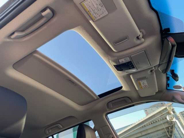 トヨタ ランドクルーザー プラド TX Lパッケージ 神奈川県 2020(令2)年 4.6万km ブラック ワンオーナー		/モデリスタフロントスポイラー/純正SDナビ【NSZT-W68T】/・DTV/SD/CD/DVD/SDREC/BT			/バックカメラ/クリアランスソナー/電動ムーンルーフ/ルーフレール/黒革シート/前席パワーシート/前席シートヒーター/エアシート/純正19インチAW	/ビルトインETC2.0/前側ドライブレコーダー/ToyotaSafetySense/・プリクラッシュセーフティ/・レーンデパーチャーアラート/・レーダークルーズコントロール/・オートマチックハイビーム	/オートライト				/純正LEDヘッドライト		/フォグランプ	/センターデフロックスイッチ/ダウンヒルコントロールスイッチ	/プッシュEgスタート/ストップ/スマートキー×2		/サイド/カーテン/ニーエアバック		/ターンランプ付電動格納ドアミラー/ドアバイザー/純正フロアマット		/取扱説明書/ナビ取扱説明書	/新車時保証書