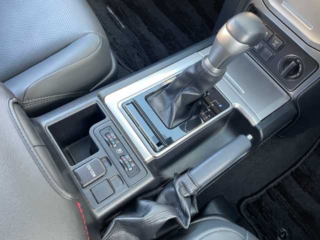 トヨタ ランドクルーザー プラド TX Lパッケージ 神奈川県 2020(令2)年 4.6万km ブラック ワンオーナー		/モデリスタフロントスポイラー/純正SDナビ【NSZT-W68T】/・DTV/SD/CD/DVD/SDREC/BT			/バックカメラ/クリアランスソナー/電動ムーンルーフ/ルーフレール/黒革シート/前席パワーシート/前席シートヒーター/エアシート/純正19インチAW	/ビルトインETC2.0/前側ドライブレコーダー/ToyotaSafetySense/・プリクラッシュセーフティ/・レーンデパーチャーアラート/・レーダークルーズコントロール/・オートマチックハイビーム	/オートライト				/純正LEDヘッドライト		/フォグランプ	/センターデフロックスイッチ/ダウンヒルコントロールスイッチ	/プッシュEgスタート/ストップ/スマートキー×2		/サイド/カーテン/ニーエアバック		/ターンランプ付電動格納ドアミラー/ドアバイザー/純正フロアマット		/取扱説明書/ナビ取扱説明書	/新車時保証書