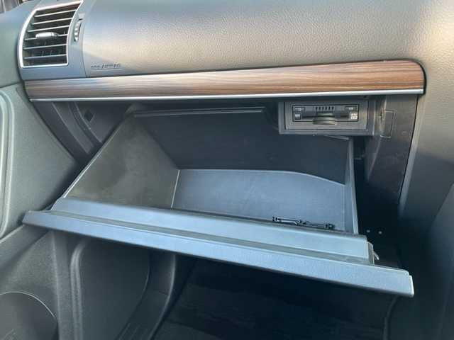 トヨタ ランドクルーザー プラド TX Lパッケージ 神奈川県 2020(令2)年 4.6万km ブラック ワンオーナー		/モデリスタフロントスポイラー/純正SDナビ【NSZT-W68T】/・DTV/SD/CD/DVD/SDREC/BT			/バックカメラ/クリアランスソナー/電動ムーンルーフ/ルーフレール/黒革シート/前席パワーシート/前席シートヒーター/エアシート/純正19インチAW	/ビルトインETC2.0/前側ドライブレコーダー/ToyotaSafetySense/・プリクラッシュセーフティ/・レーンデパーチャーアラート/・レーダークルーズコントロール/・オートマチックハイビーム	/オートライト				/純正LEDヘッドライト		/フォグランプ	/センターデフロックスイッチ/ダウンヒルコントロールスイッチ	/プッシュEgスタート/ストップ/スマートキー×2		/サイド/カーテン/ニーエアバック		/ターンランプ付電動格納ドアミラー/ドアバイザー/純正フロアマット		/取扱説明書/ナビ取扱説明書	/新車時保証書