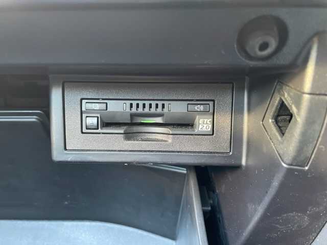 トヨタ ランドクルーザー プラド TX Lパッケージ 神奈川県 2020(令2)年 4.6万km ブラック ワンオーナー		/モデリスタフロントスポイラー/純正SDナビ【NSZT-W68T】/・DTV/SD/CD/DVD/SDREC/BT			/バックカメラ/クリアランスソナー/電動ムーンルーフ/ルーフレール/黒革シート/前席パワーシート/前席シートヒーター/エアシート/純正19インチAW	/ビルトインETC2.0/前側ドライブレコーダー/ToyotaSafetySense/・プリクラッシュセーフティ/・レーンデパーチャーアラート/・レーダークルーズコントロール/・オートマチックハイビーム	/オートライト				/純正LEDヘッドライト		/フォグランプ	/センターデフロックスイッチ/ダウンヒルコントロールスイッチ	/プッシュEgスタート/ストップ/スマートキー×2		/サイド/カーテン/ニーエアバック		/ターンランプ付電動格納ドアミラー/ドアバイザー/純正フロアマット		/取扱説明書/ナビ取扱説明書	/新車時保証書