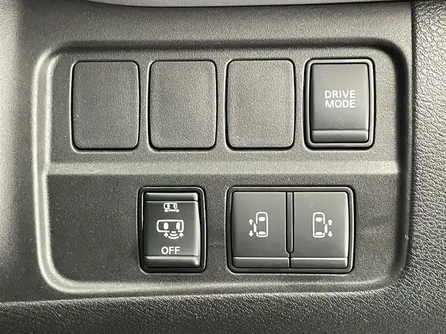 日産 セレナ e－パワー ハイウェイスター V 愛知県 2022(令4)年 1.1万km ダイヤモンドブラック 純正１０型ナビ　純正１１型後席モニター　プロパイロット　全方位カメラ　デジタルインナーミラー　ハンズフリー両側パワスラ　電動パーキングブレーキ　コーナーセンサー　セーフティパック　衝突軽減装置　禁煙車　アルパインサブウーファー　LEDオートライト　フォグランプ　ドアバイザー　純正ドライブレコーダー　