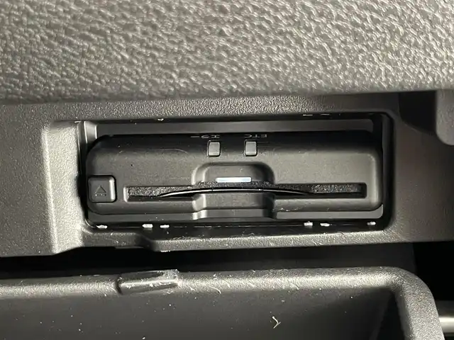 日産 セレナ e－パワー ハイウェイスター V 愛知県 2022(令4)年 1.1万km ダイヤモンドブラック 純正１０型ナビ　純正１１型後席モニター　プロパイロット　全方位カメラ　デジタルインナーミラー　ハンズフリー両側パワスラ　電動パーキングブレーキ　コーナーセンサー　セーフティパック　衝突軽減装置　禁煙車　アルパインサブウーファー　LEDオートライト　フォグランプ　ドアバイザー　純正ドライブレコーダー　