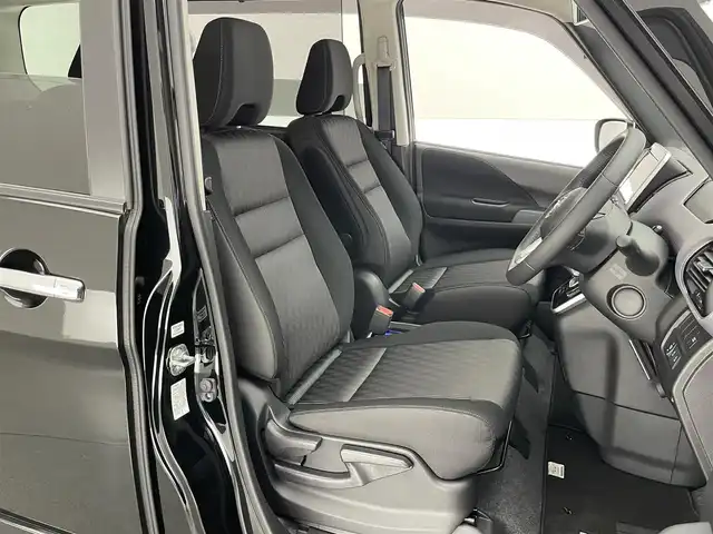 日産 セレナ e－パワー ハイウェイスター V 愛知県 2022(令4)年 1.1万km ダイヤモンドブラック 純正１０型ナビ　純正１１型後席モニター　プロパイロット　全方位カメラ　デジタルインナーミラー　ハンズフリー両側パワスラ　電動パーキングブレーキ　コーナーセンサー　セーフティパック　衝突軽減装置　禁煙車　アルパインサブウーファー　LEDオートライト　フォグランプ　ドアバイザー　純正ドライブレコーダー　