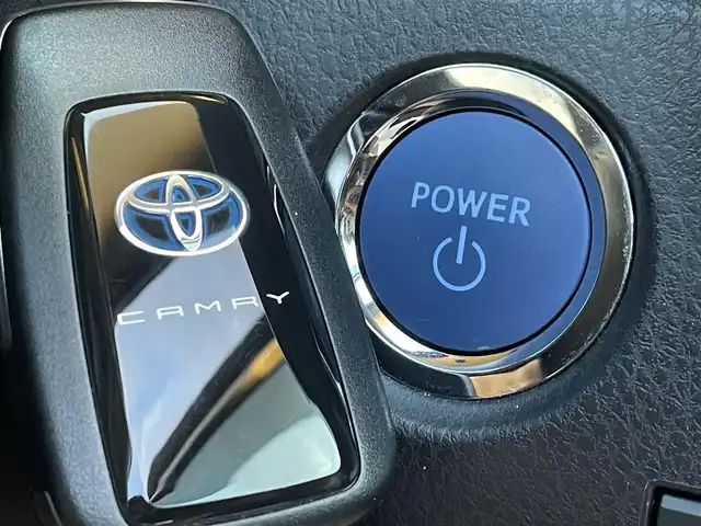 トヨタ カムリ WSレザーパッケージ 福岡県 2023(令5)年 4.5万km アティチュードブラックマイカ/プラチナホワイトパールマイカ パノラマルーフ/ＧＲエアロ(F.S.R)/ＪＢＬサウンド/純正９インチＤＡナビ/フルセグ/BT/AM/FM/Miracast/applecarplay/androidauto/トヨタセーフティセンス/PCS/LDA/RCTA/クリアランスソナー/PKSB/黒革シート/バックカメラ/D/Nシートヒーター/D/Nパワーシート/ＢＳＭ/ＨＵＤ/パドルシフト/革巻ステアリング/純正アルミ/レーダークルーズコントロール/LEDオートライト/オートハイビーム/フォグランプ/ワイヤレス充電/ステアリングスイッチ/テレビキャンセラー/電動パーキング/ブレーキホールド/ビルトインETC2.0/スマートキー/プッシュスタート/電格ミラー/ドアバイザー/AC100V