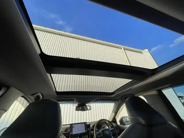 トヨタ カムリ WSレザーパッケージ 福岡県 2023(令5)年 4.5万km アティチュードブラックマイカ/プラチナホワイトパールマイカ パノラマルーフ/ＧＲエアロ(F.S.R)/ＪＢＬサウンド/純正９インチＤＡナビ/フルセグ/BT/AM/FM/Miracast/applecarplay/androidauto/トヨタセーフティセンス/PCS/LDA/RCTA/クリアランスソナー/PKSB/黒革シート/バックカメラ/D/Nシートヒーター/D/Nパワーシート/ＢＳＭ/ＨＵＤ/パドルシフト/革巻ステアリング/純正アルミ/レーダークルーズコントロール/LEDオートライト/オートハイビーム/フォグランプ/ワイヤレス充電/ステアリングスイッチ/テレビキャンセラー/電動パーキング/ブレーキホールド/ビルトインETC2.0/スマートキー/プッシュスタート/電格ミラー/ドアバイザー/AC100V