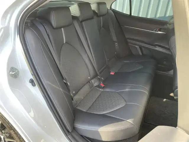 トヨタ カムリ WSレザーパッケージ 福岡県 2023(令5)年 4.5万km アティチュードブラックマイカ/プラチナホワイトパールマイカ パノラマルーフ/ＧＲエアロ(F.S.R)/ＪＢＬサウンド/純正９インチＤＡナビ/フルセグ/BT/AM/FM/Miracast/applecarplay/androidauto/トヨタセーフティセンス/PCS/LDA/RCTA/クリアランスソナー/PKSB/黒革シート/バックカメラ/D/Nシートヒーター/D/Nパワーシート/ＢＳＭ/ＨＵＤ/パドルシフト/革巻ステアリング/純正アルミ/レーダークルーズコントロール/LEDオートライト/オートハイビーム/フォグランプ/ワイヤレス充電/ステアリングスイッチ/テレビキャンセラー/電動パーキング/ブレーキホールド/ビルトインETC2.0/スマートキー/プッシュスタート/電格ミラー/ドアバイザー/AC100V