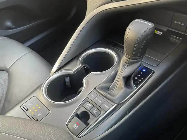 トヨタ カムリ WSレザーパッケージ 福岡県 2023(令5)年 4.5万km アティチュードブラックマイカ/プラチナホワイトパールマイカ パノラマルーフ/ＧＲエアロ(F.S.R)/ＪＢＬサウンド/純正９インチＤＡナビ/フルセグ/BT/AM/FM/Miracast/applecarplay/androidauto/トヨタセーフティセンス/PCS/LDA/RCTA/クリアランスソナー/PKSB/黒革シート/バックカメラ/D/Nシートヒーター/D/Nパワーシート/ＢＳＭ/ＨＵＤ/パドルシフト/革巻ステアリング/純正アルミ/レーダークルーズコントロール/LEDオートライト/オートハイビーム/フォグランプ/ワイヤレス充電/ステアリングスイッチ/テレビキャンセラー/電動パーキング/ブレーキホールド/ビルトインETC2.0/スマートキー/プッシュスタート/電格ミラー/ドアバイザー/AC100V